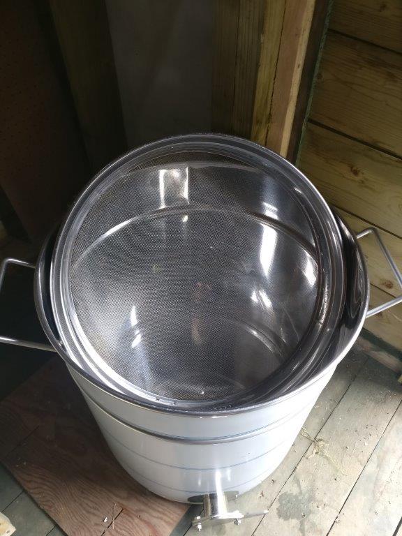 Integrated filter – Located inside the Base unit, this is first point of filtering of the spun honey